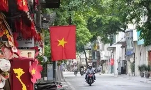 Thủ đô ngày 1/5: Phố phường thênh thang, Hà Nội yên bình hiếm thấy