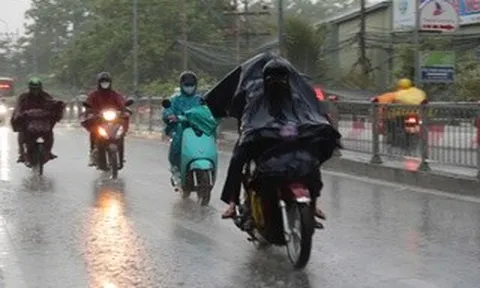 Cơn "mưa vàng" cuối tuần hạ nhiệt cho TPHCM, Cần Thơ