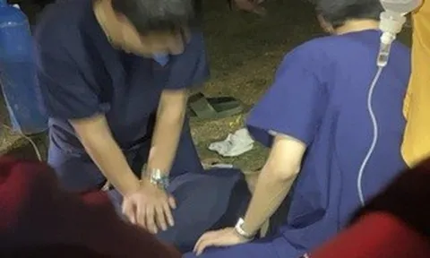 Đang đá bóng, thủ môn bất ngờ gục xuống sân tử vong