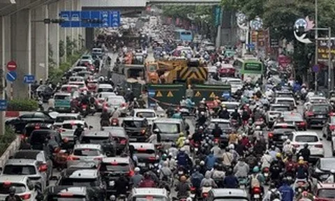 Nhiều điểm giao thông ở Hà Nội ùn tắc trong ngày đầu tiên đi làm trở lại sau kỳ nghỉ lễ