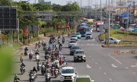 Vỉa hè cửa ngõ phía Tây TP HCM: Dẹp "điểm nóng", mở đường mưu sinh