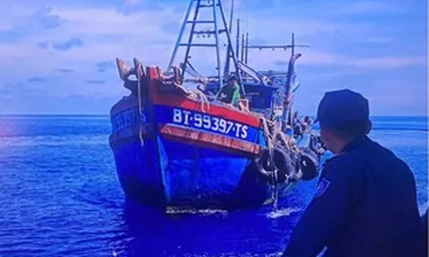 Kịp thời cấp cứu ngư dân bị tai nạn lao động trên biển
