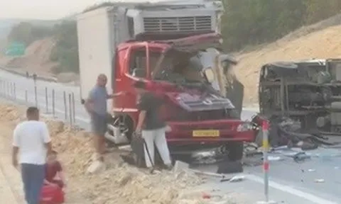 Tai nạn trên tuyến cao tốc Cam Lộ - La Sơn, 2 người tử vong