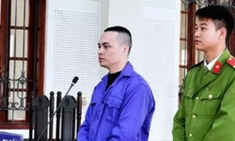Người cha bật khóc ở tòa, nghẹn lòng hỏi con trai: ‘Sao không làm nghề chân chính?’