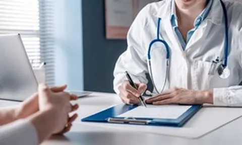 Người tham gia BHYT, khám tại phòng khám tư, có được hưởng quyền lợi?