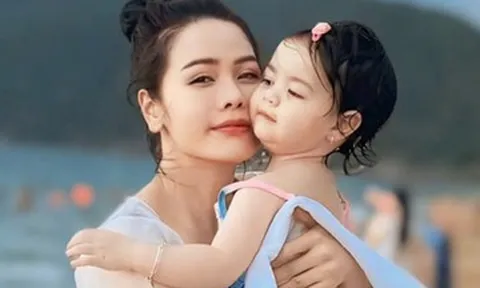 Diễn viên Nhật Kim Anh hiếm hoi khoe con gái, NSND Hồng Vân 'cầu cứu' MC Lại Văn Sâm