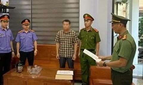 Hiệu trưởng một trường tiểu học ở Quảng Trị bị bắt tạm giam