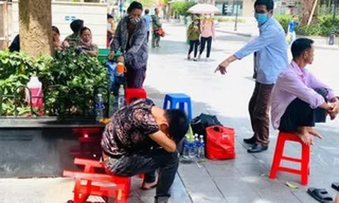 Từ chiếc ghế nhựa trong bệnh viện