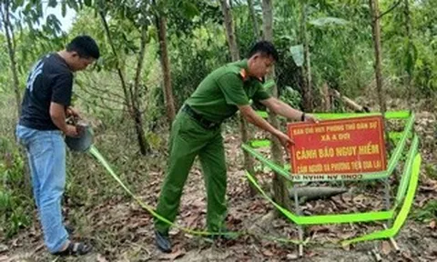 Chạm mặt "vật thể lạ" trong rẫy, người dân lập tức trình báo