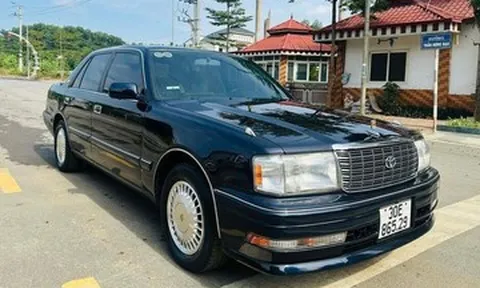 Toyota Crown JZS155 1997 giá 880 triệu, hàng hiếm hút người mê sedan Nhật cổ