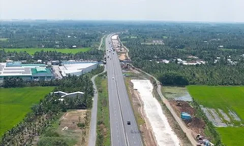Đẩy nhanh tiến độ mở rộng tuyến cao tốc huyết mạch