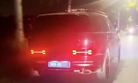 Ô tô biển xanh gây tai nạn rồi bật tín hiệu ưu tiên rời hiện trường không phải của công an