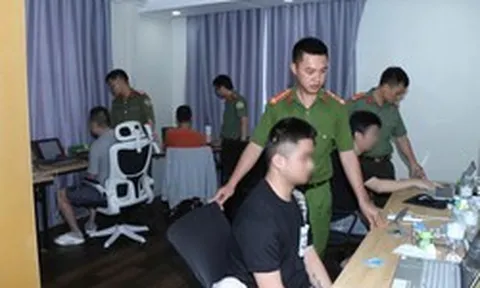 Cảnh sát đồng loạt kiểm tra 5 căn hộ, phát hiện 23 người nghi điều hành đường dây lừa đảo
