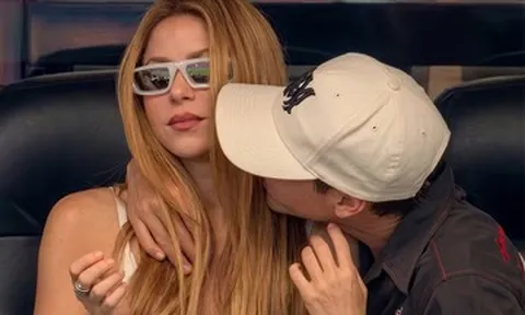 Nụ hôn của con trai ca sĩ Shakira trên khán đài World Cup gây bão mạng xã hội