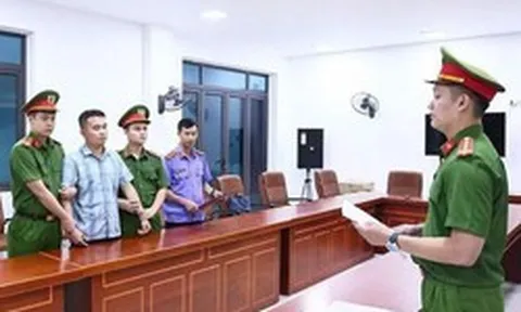 Công an có lệnh giữ khẩn cấp thầy giáo liên quan điểm thi Toán cao bất thường