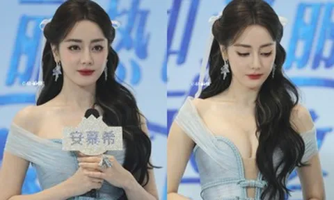 Diễn viên Địch Lệ Nhiệt Ba diện váy hở bạo, liên tục lấy tay che ngực