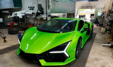 Lamborghini tự chế từ bùn và xe Nissan cũ của nhóm YouTuber Việt lên báo ngoại