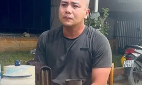 Nguyễn Duy Long SN 1988 ra đầu thú