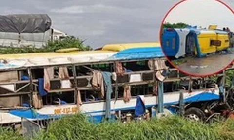 Vụ lật xe khách 4 người tử vong ở Hà Nội: Đang đi du lịch nhưng quyết định về sớm thì hàng xóm có tang