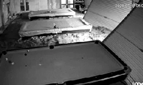 Kinh hoàng lũ quét tràn vào nhà ở Lai Châu, cuốn phăng xe SH, két sắt và nhiều tài sản chỉ trong tích tắc
