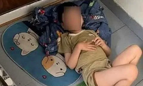 Giáo viên mầm non bị tố bắt trẻ ngủ trước cửa nhà vệ sinh: Bé làm ồn, không ngủ trưa nên bị cô phạt