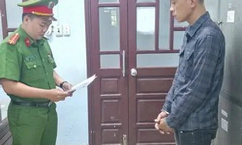 Thi hành lệnh bắt tạm giam nhân viên giao hàng Lê Tấn Hùng SN 1997