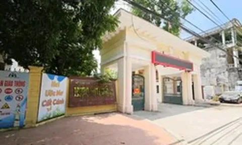 Xác minh thông tin tố giám thị làm bài hộ con gái hiệu phó