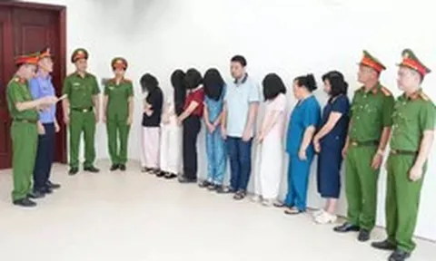 Bóc trần chiêu trò 'vẽ bệnh' tại phòng khám đa khoa y học Nghệ An, khởi tố 10 bị can