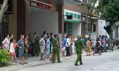 Cháy căn hộ tầng 12 chung cư, nhiều người hốt hoảng tháo chạy