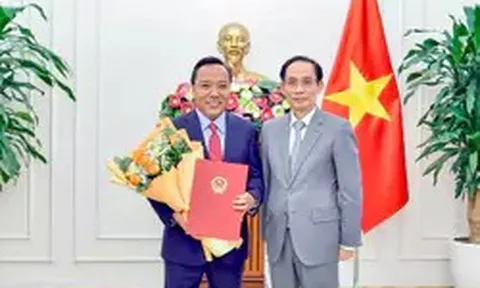 Trao quyết định bổ nhiệm hai Thứ trưởng Bộ Ngoại giao