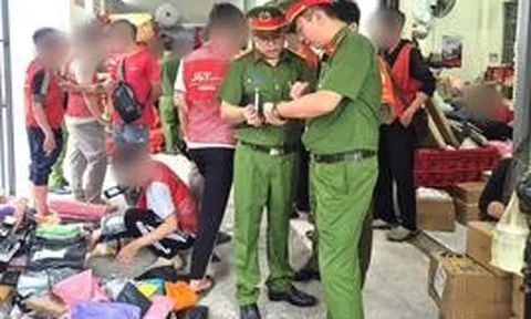 60 cán bộ, chiến sĩ đồng loạt ra quân kiểm tra 86 shipper lúc 6 giờ sáng