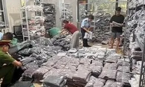 Kiểm tra chợ Ninh Hiệp, công an khởi tố chủ shop Nguyễn Thị Hương SN 1985