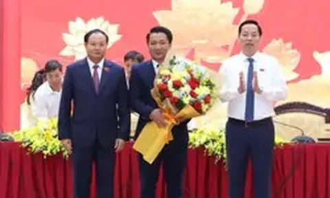 Phê chuẩn nhân sự Bộ Nội vụ và 2 tỉnh