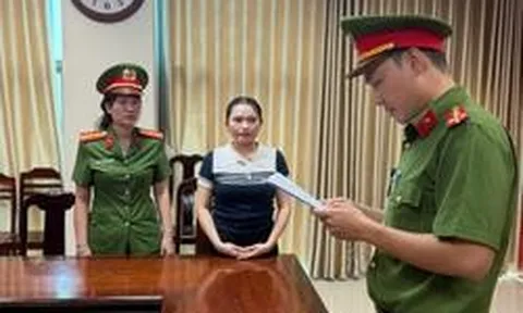 Khám xét nơi cất giấu tang vật của chủ hộ kinh doanh  Huỳnh Hạ Thi