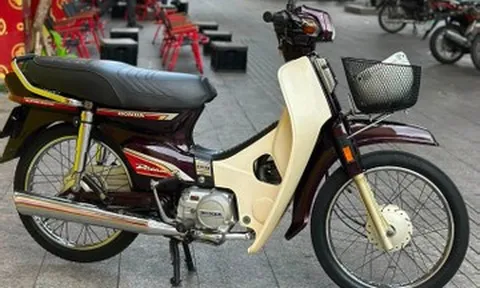 Honda Dream Thái '7 số' hơn 30 năm tuổi, sơn zin giá 120 triệu đồng