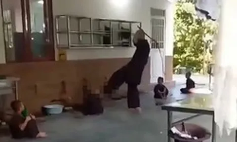 Người đàn ông mặc áo nâu đánh chú tiểu thậm tệ ở Phú Thọ: Hé lộ lai lịch, đã bị công an tạm giữ
