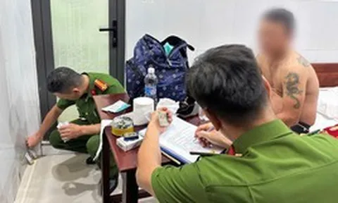 50 cán bộ, chiến sĩ công an xuyên đêm kiểm tra cơ sở kinh doanh karaoke, lưu trú