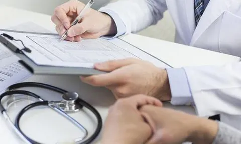Đang nghỉ phép năm mà bị ốm đau, người lao động có được hưởng chế độ?
