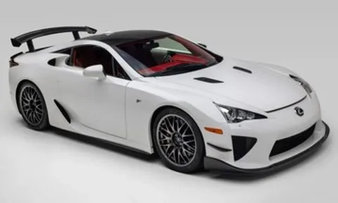 Lexus đời 2012 hàng hiếm mới lăn bánh 116km rao giá 2 triệu USD