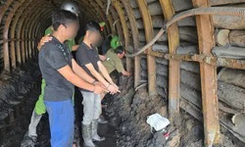 Công an kiểm tra một mỏ than: Bắt khẩn cấp 2 công nhân