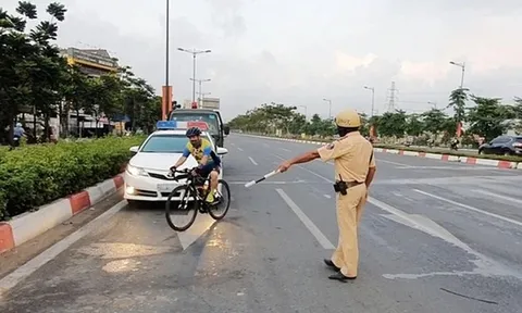 Đi xe đạp vượt đèn đỏ bị phạt bao nhiêu? Nhiều người vẫn chưa biết
