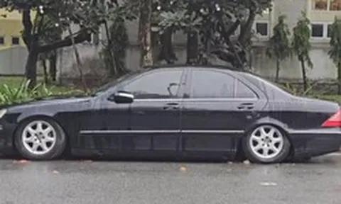 Xác minh ô tô Mercedes biển số 'lộc phát' bị bỏ lại bên đường gần sân bay Tân Sơn Nhất