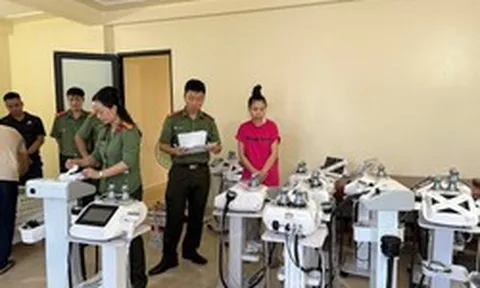 Công an khám xét cơ sở điều trị bệnh xương khớp trái phép "Phúc Tâm 8", tạm giam 3 đối tượng với giao dịch hơn 9 tỷ đồng