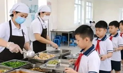 Thủ tướng chỉ đạo công khai khay ăn của học sinh, xử nghiêm hành vi ‘cắt xén’