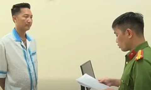 Vì sao Huấn Hoa Hồng bị bắt giam?