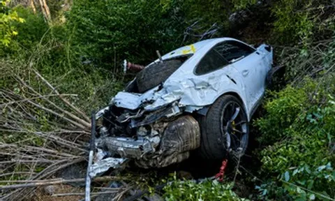 Porsche GT3 RS vỡ nát sau khi lao xuống vách đá, tài xế sống sót kỳ diệu