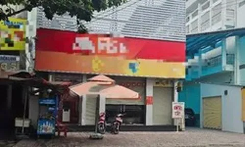 Bảo vệ ngân hàng dùng dây xích đánh đồng nghiệp nhập viện vì đến thay ca trễ