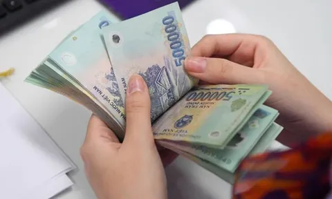 Có được hưởng trợ cấp thai sản và trợ cấp thất nghiệp cùng lúc hay không?