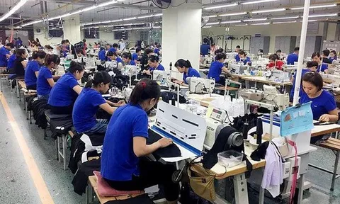 Lao động nữ đóng BHXH 20 năm và 30 năm, lương hưu chênh nhau thế nào?
