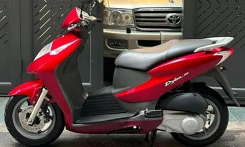 Xe tay ga Ý Honda Dylan 20 năm tuổi giá đắt hơn SH Mode 2026